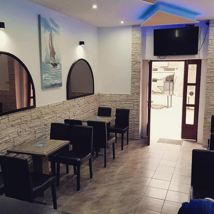 Buffet M Apartments&Rooms Obrovac Exterior foto