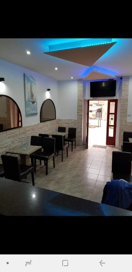 Buffet M Apartments&Rooms Obrovac Exterior foto